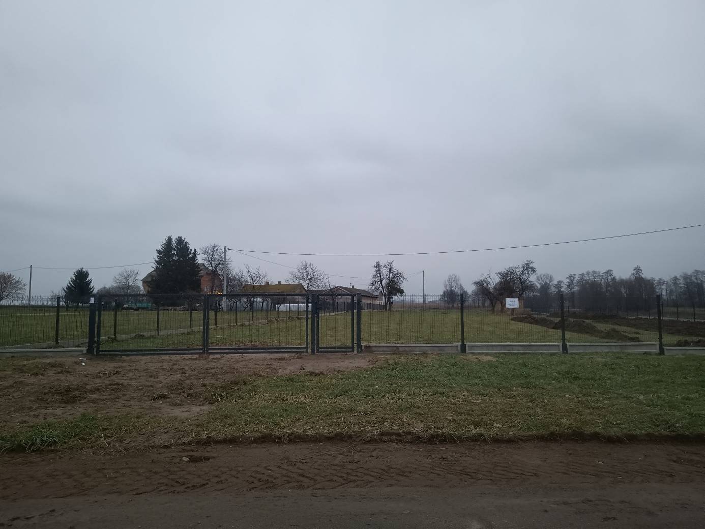 Odechów zrealizowała projekt: „ Zakup materiałów do budowy ogrodzenia działki na potrzeby sołectwa w miejscowości Odechów”